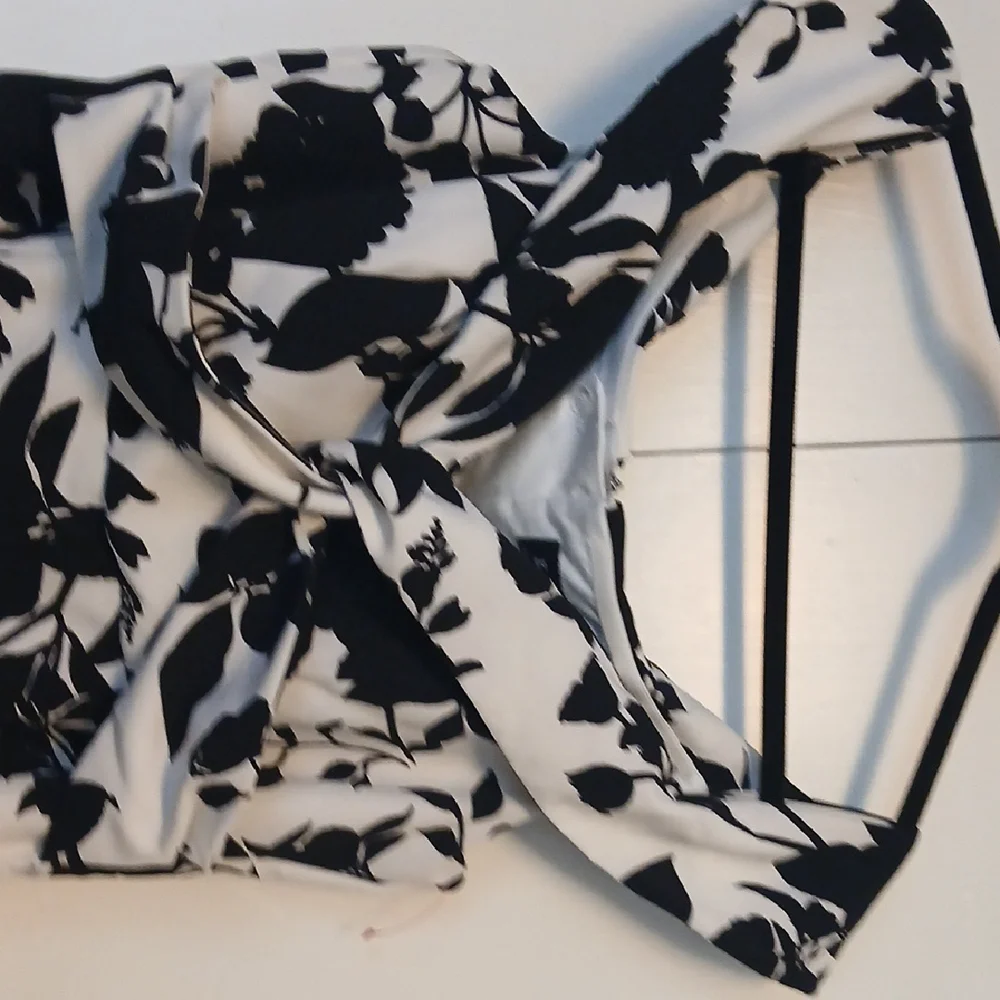 Bardot Black and White Floral Midi Dress - Picture 3 of 4